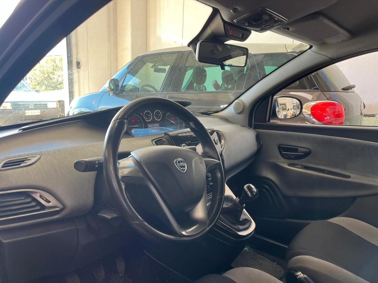 Lancia Ypsilon 1.3 MJT 16V 95 CV 5 porte S&S Silver