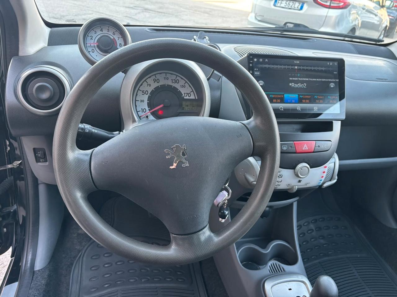 Peugeot 107 1.0 68CV 5p. Sweet Years automatica