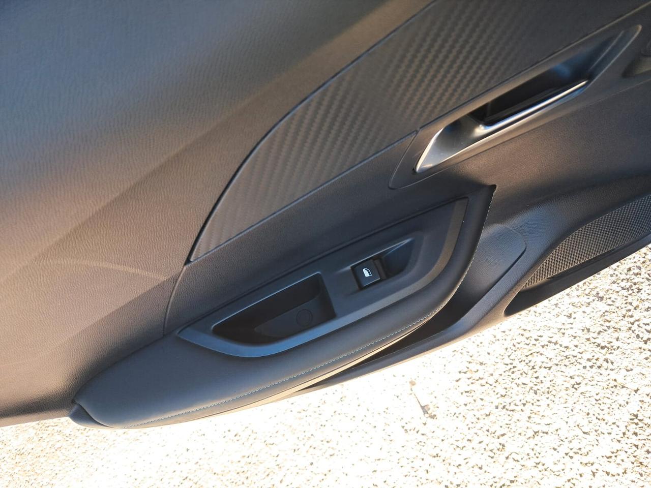 Peugeot 2008 BlueHDi 130 S&S EAT8 GT