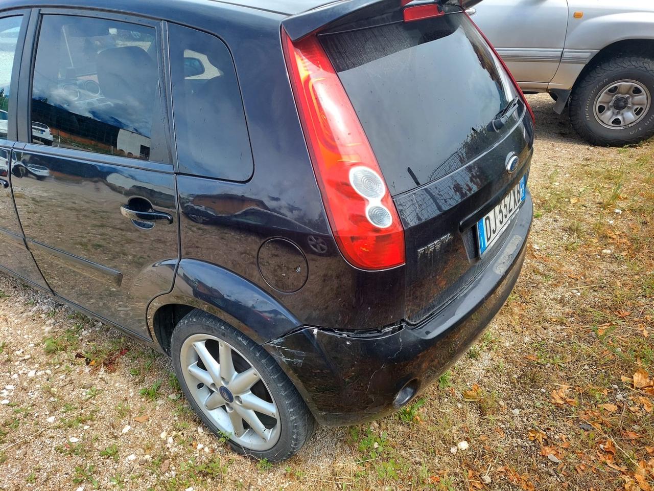 Ford Fiesta 1.4 TDCi 5p. Ghia SI NEOPATENTATI