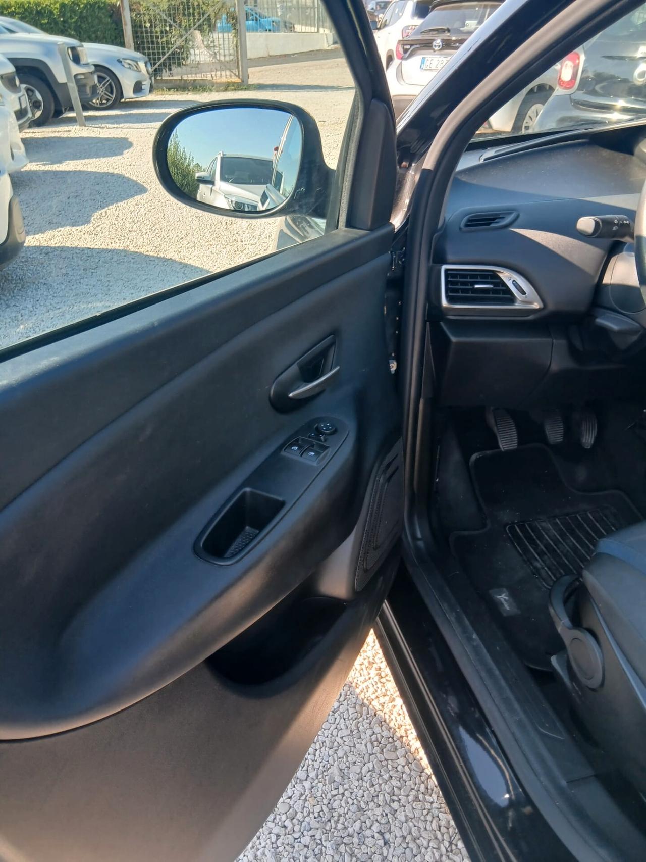 Lancia Ypsilon 1.0 FireFly 5 porte S&S Hybrid Ecochic UnYca