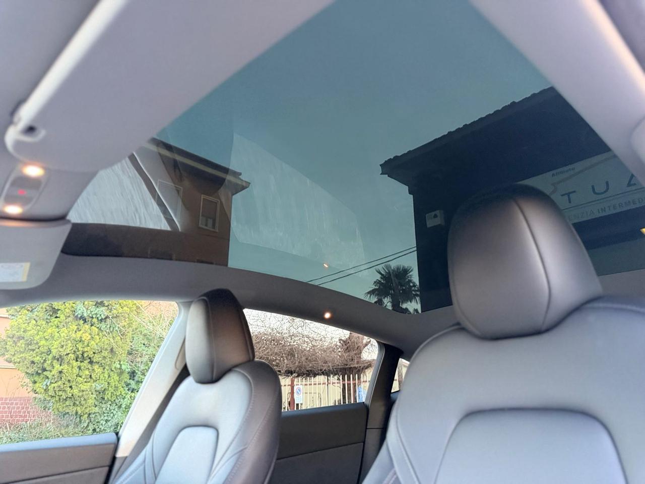 Tesla Model Y Maximum Range / Premium #9286