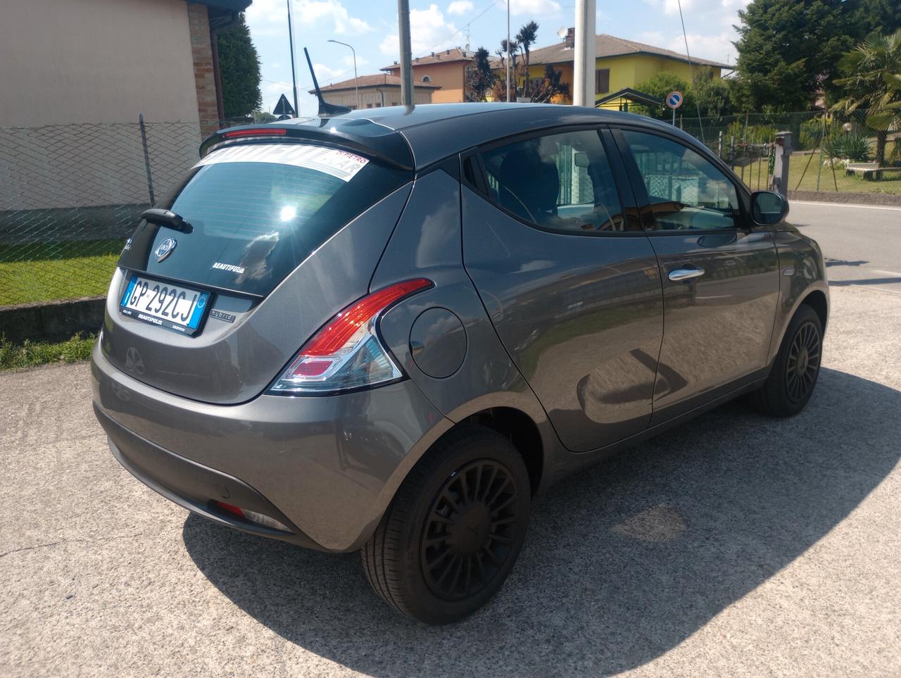 Lancia Ypsilon 1.0 FireFly 5 porte S&S Hybrid Silver Plus