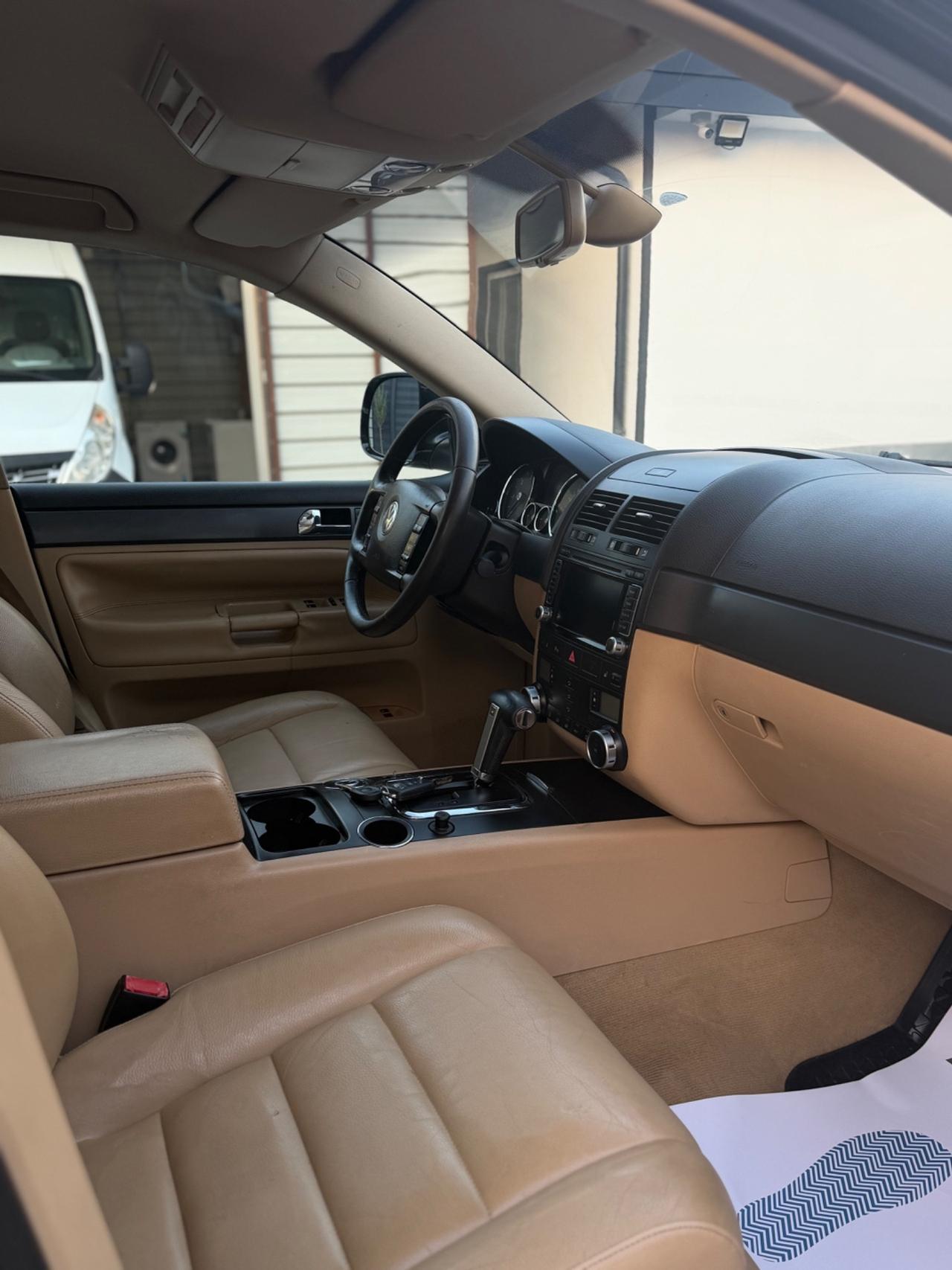 Volkswagen Touareg 3.0/240CV V6 TDI DPF tip. Executive