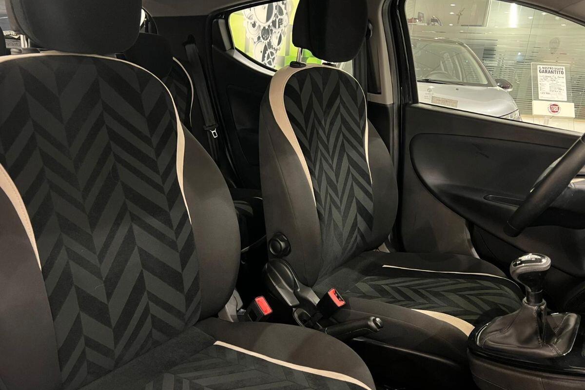 Lancia Ypsilon 0.9 TwinAir 85 CV 5 porte S&S DFN Gold