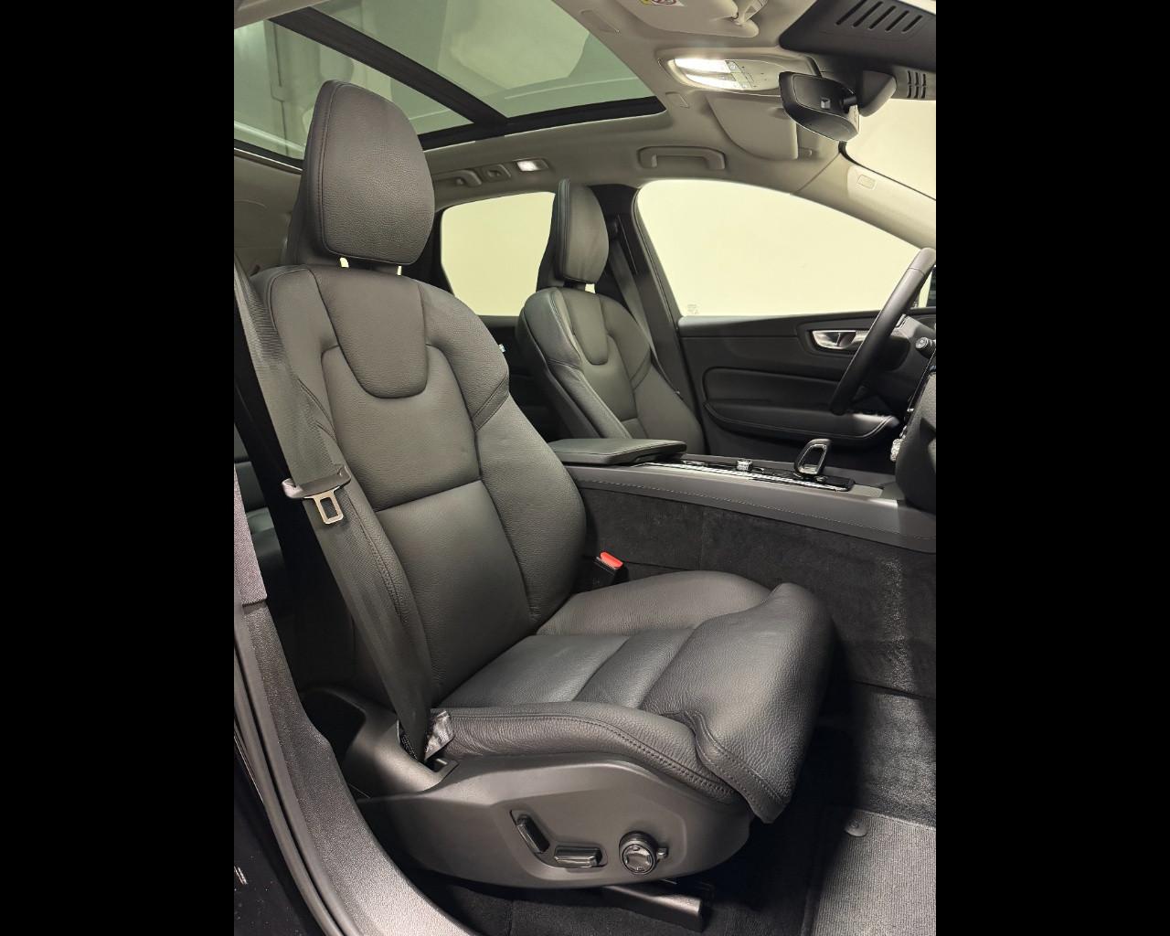 VOLVO XC60 T6 Plug-In Hybrid AWD PLUS DARK AUTO