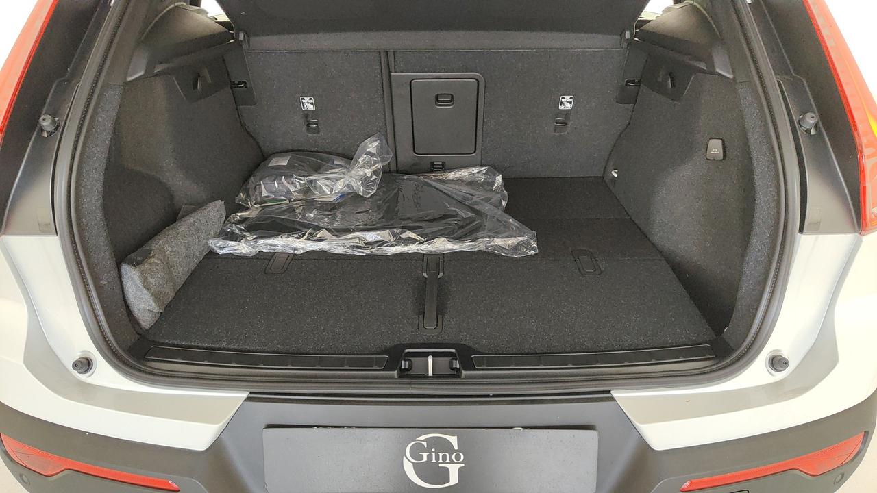 VOLVO XC40 2.0 b3 Plus Dark auto