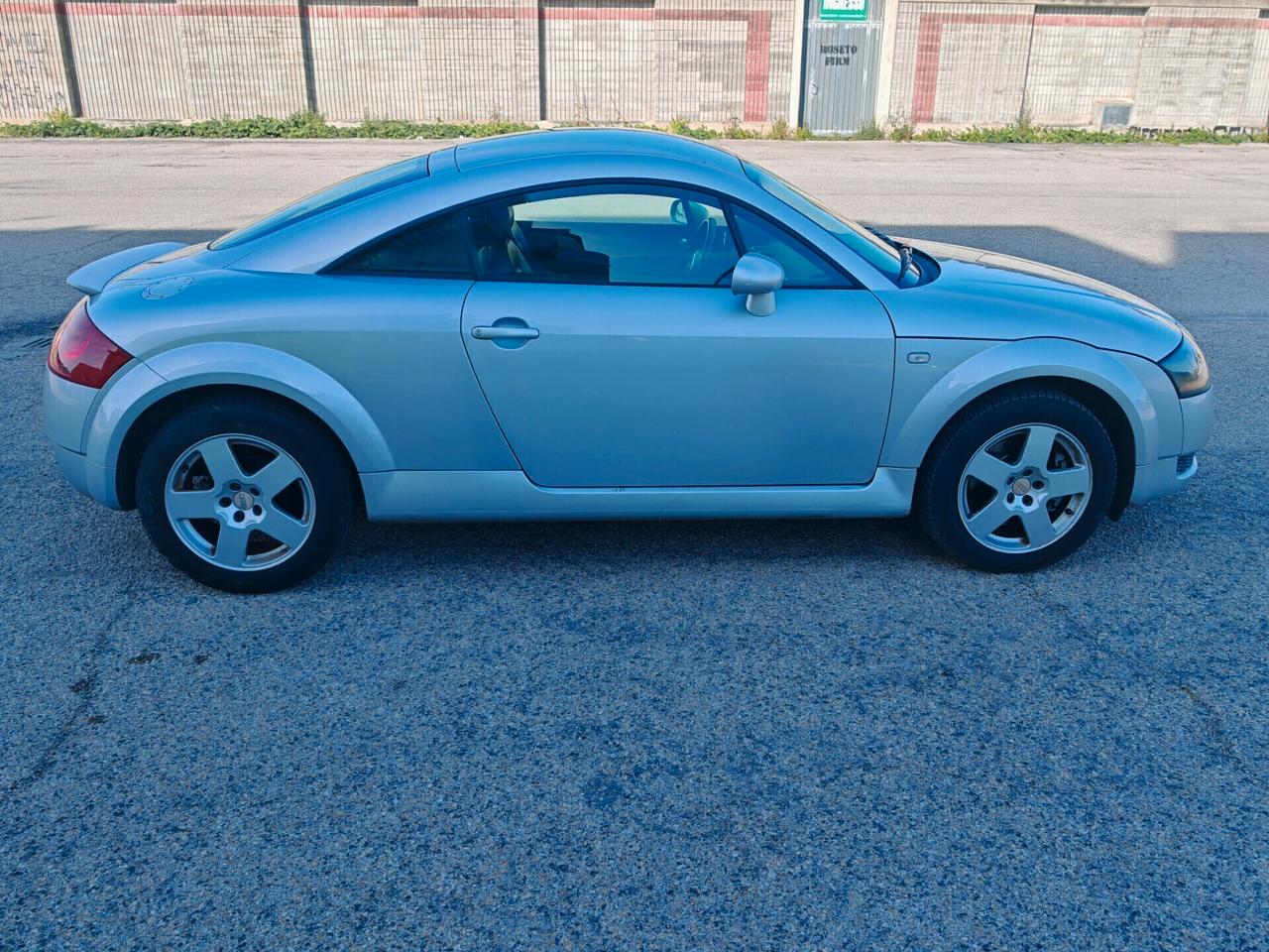 Audi TT 1.8 20V 180CV . PREZZO NON TRATTABILE .