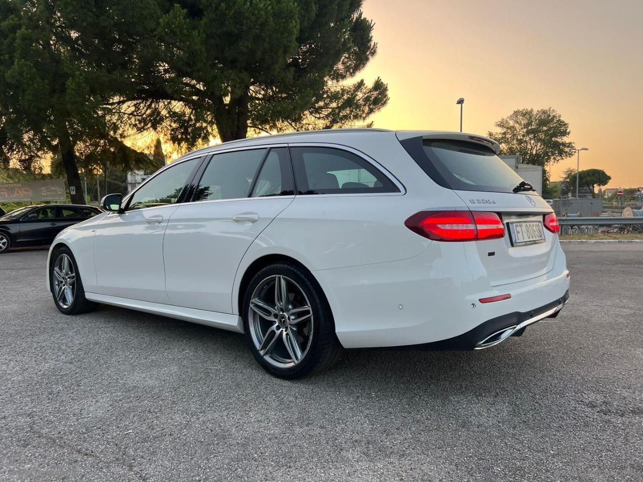 MERCEDES-BENZ E 220 d S.W. Auto Premium
