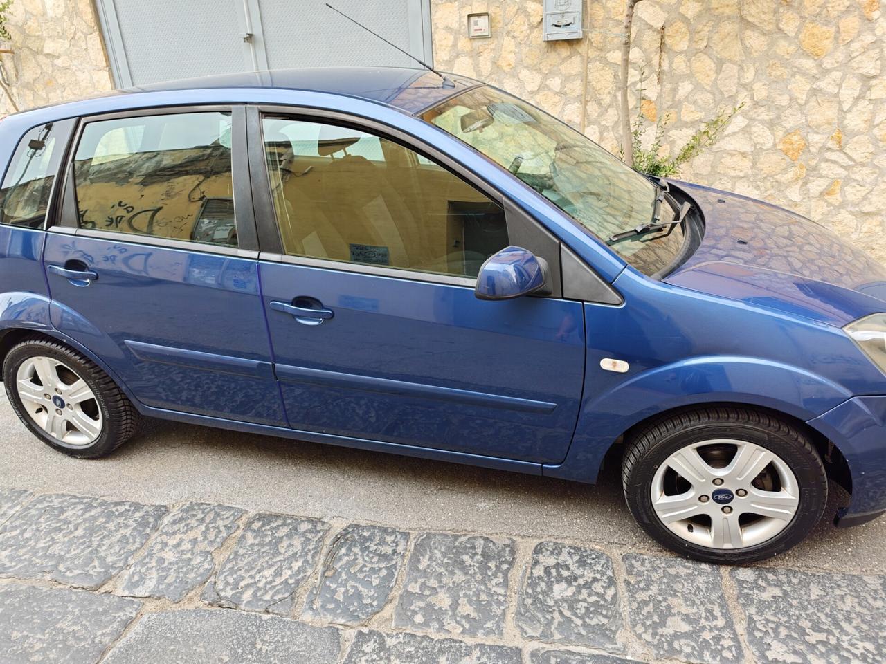 Ford Fiesta 1.2 16V 5p. Ghia