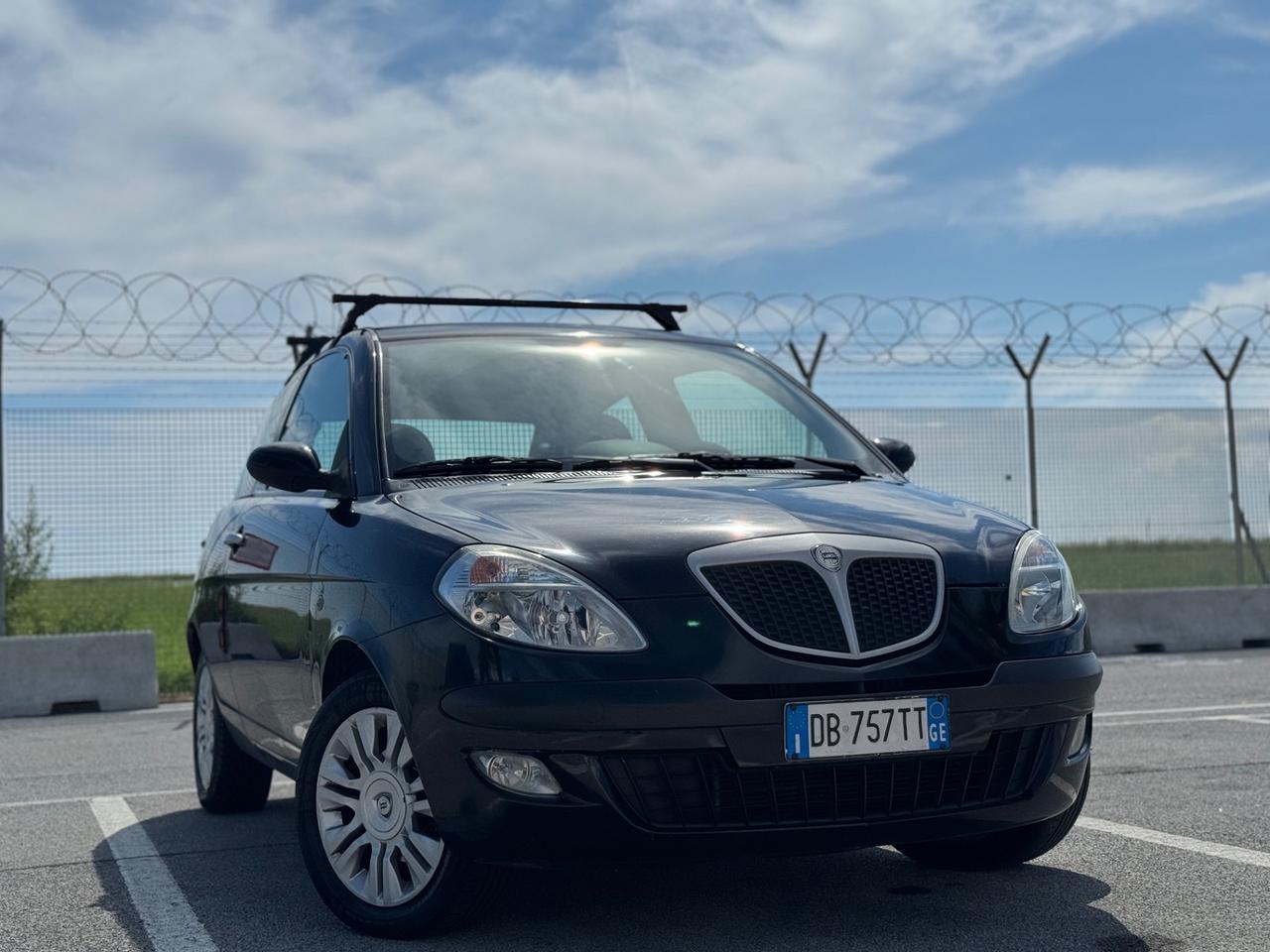 LANCIA YPSILON 1.2 BENZINA MOMO DESING NEO PATENTATI