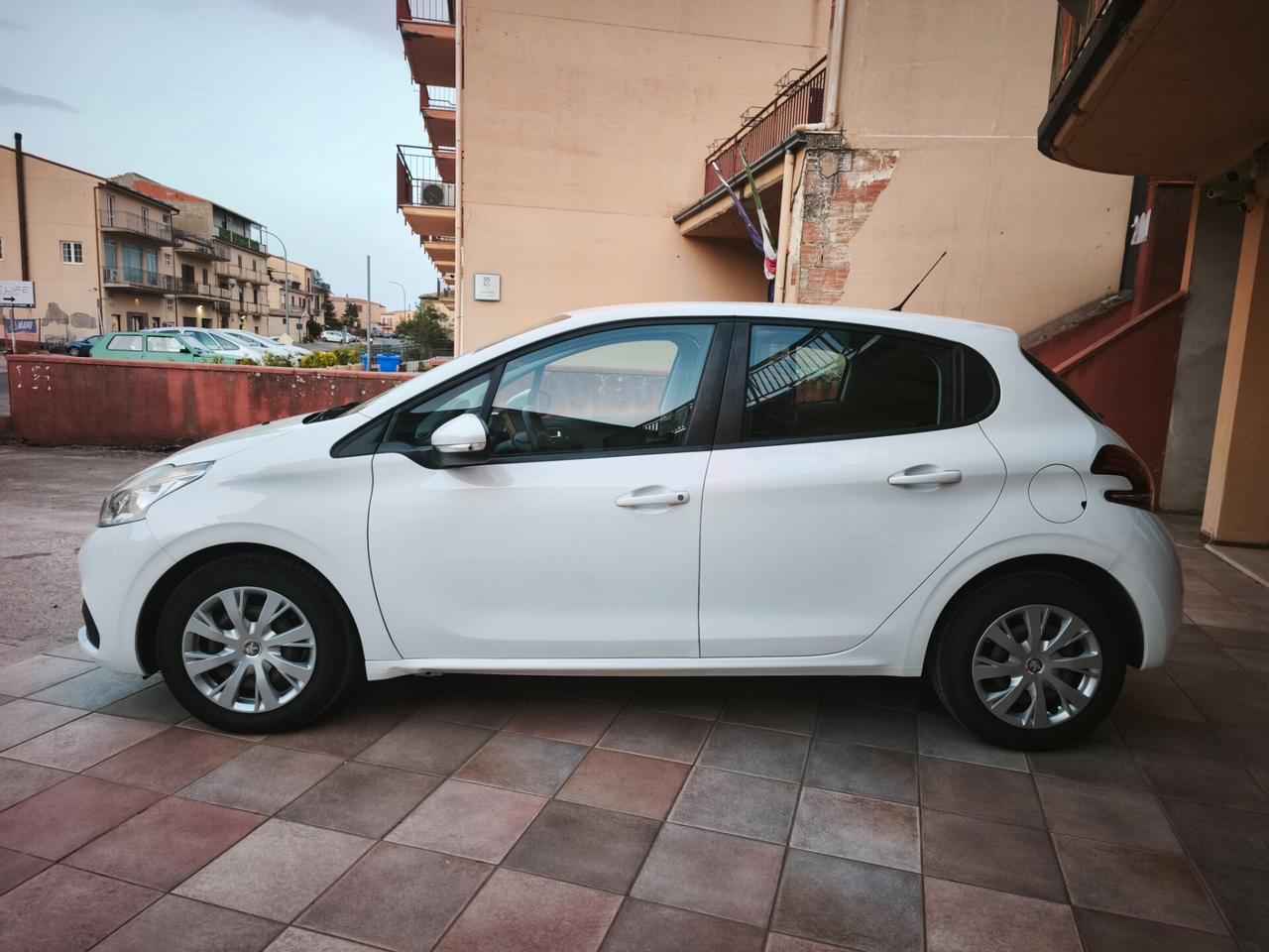 Peugeot 208 HDi 100 CV Van IVA Esposta