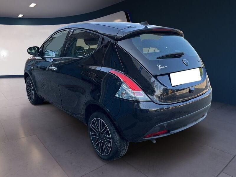 Lancia Ypsilon NUOVA My23 1.0 Firefly 70 CvStart&Stop Hybrid Gold