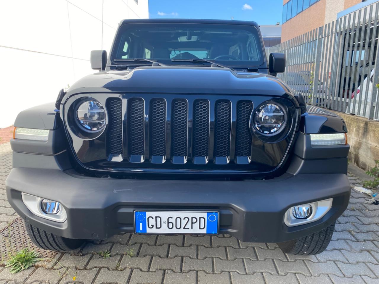 Jeep Wrangler Unlimited 2.0 Turbo Sahara con ACCESSORI