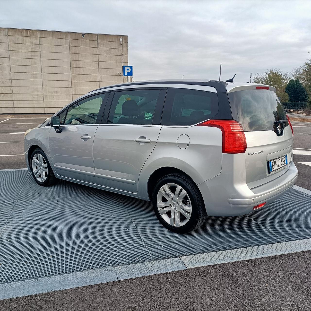 Peugeot 5008 2.0HDI 7POSTI NAVI FULL