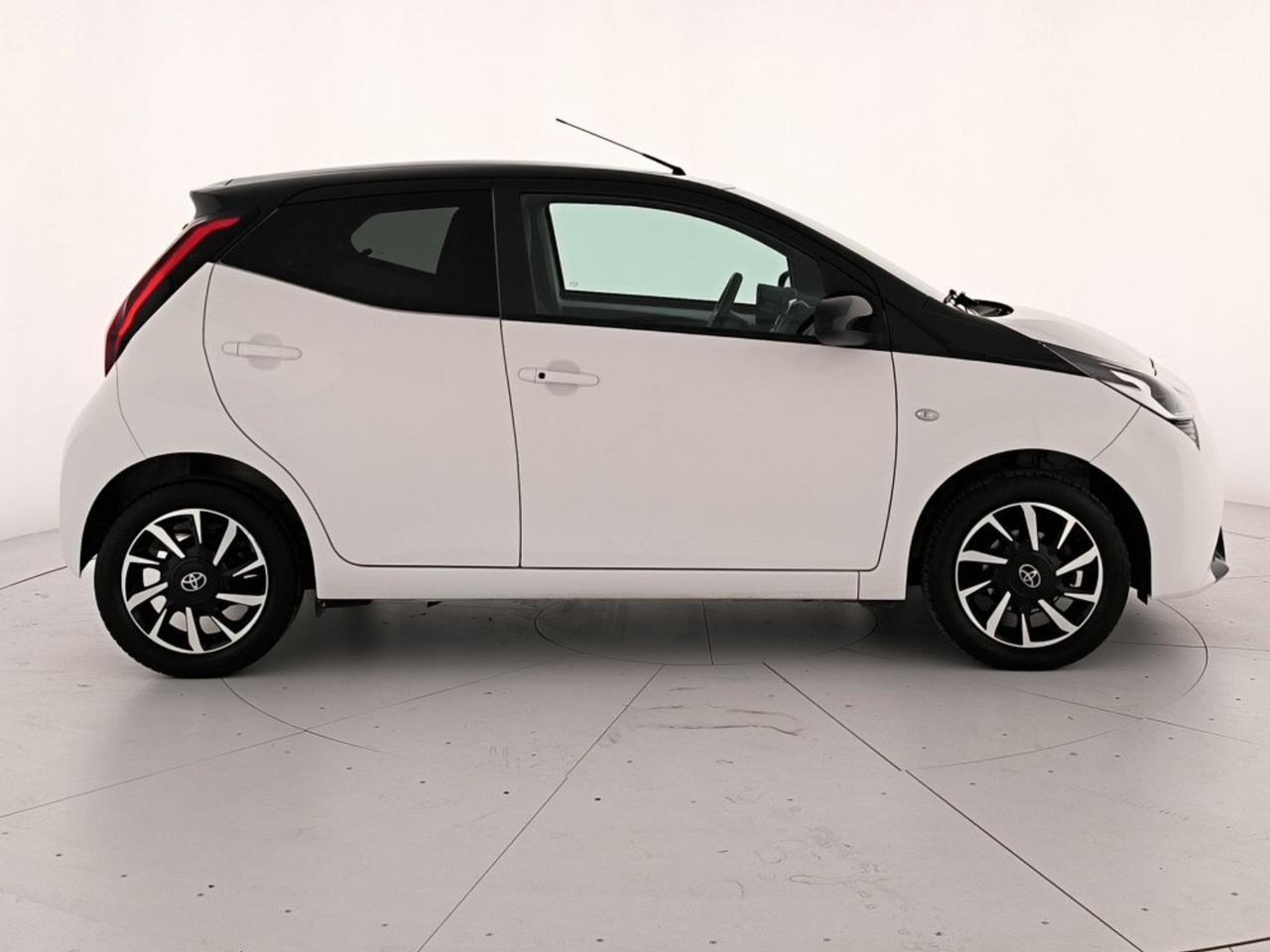 Toyota Aygo 5p 1.0 x-clusiv 72cv