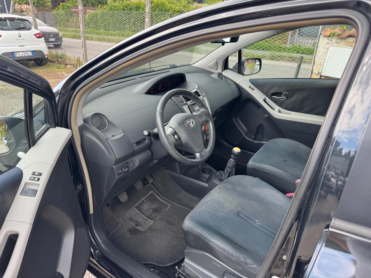 Toyota Yaris 1.3 5 porte Sol NEOPATENTATI