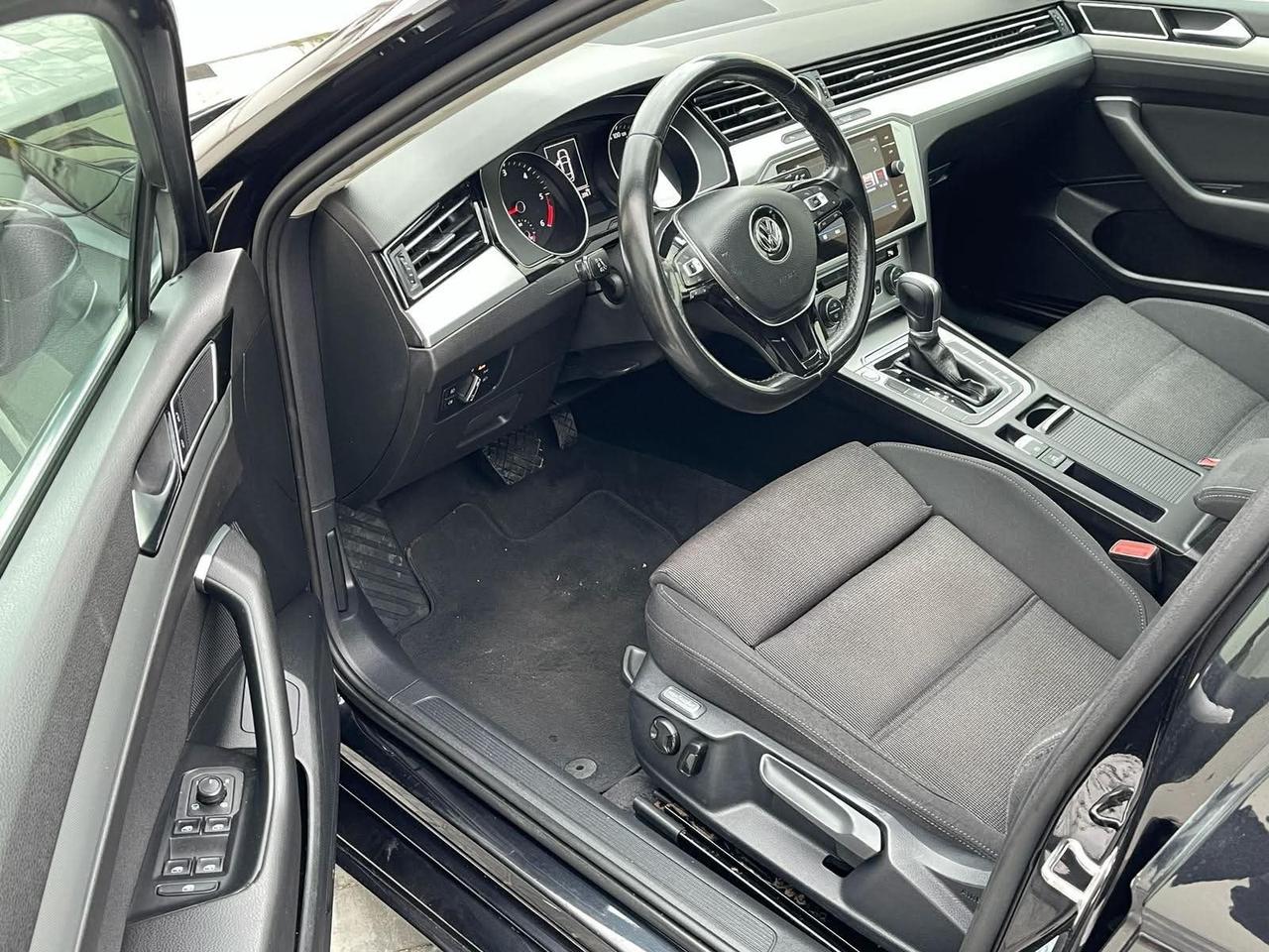 Volkswagen Passat 1.6 TDI 120CV NEOPATENTATI DSG EUR6
