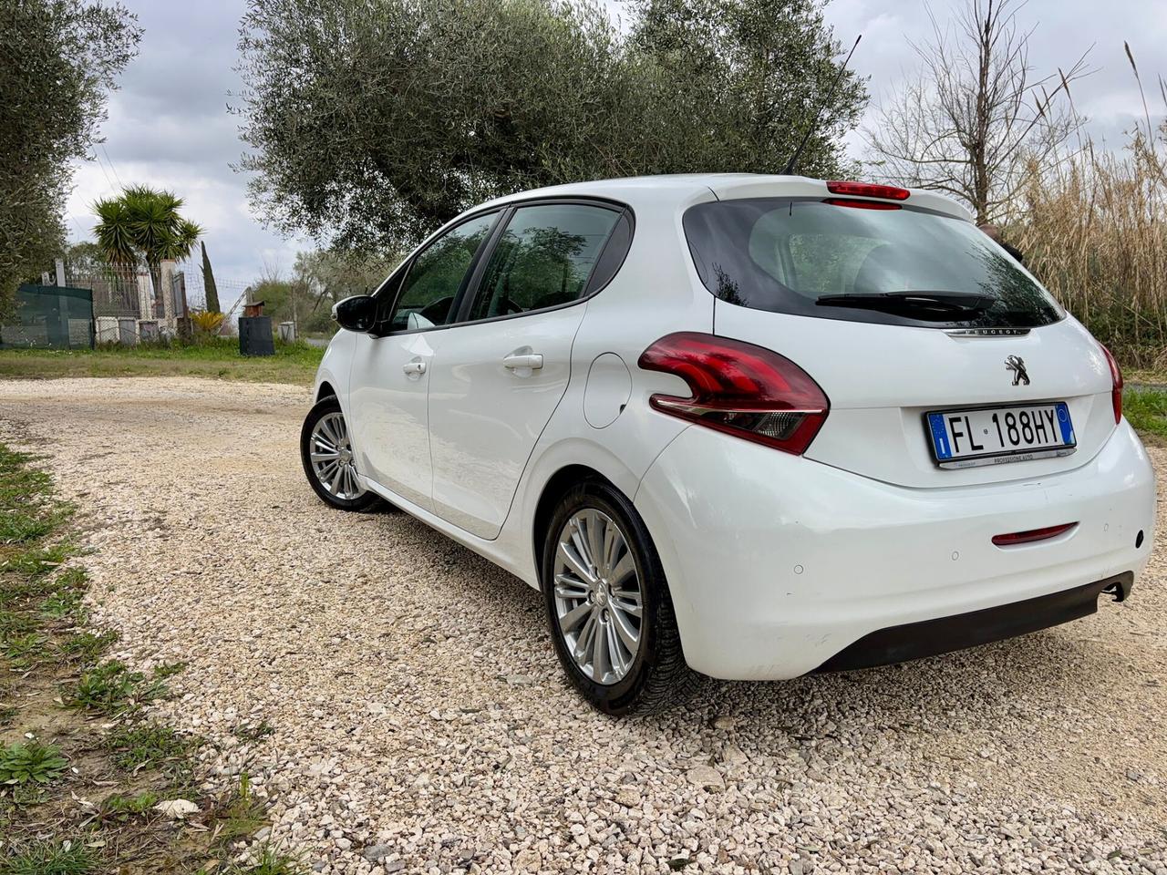 Peugeot 208 PureTech 82 5p. GPL Allure