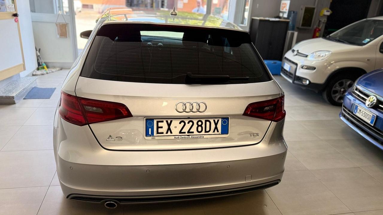 Audi A3 S-Line 1.6 TDI clean diesel S tronic Attraction