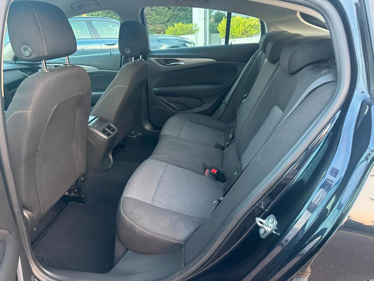 Opel Insignia 1.6 CDTI BERLINA