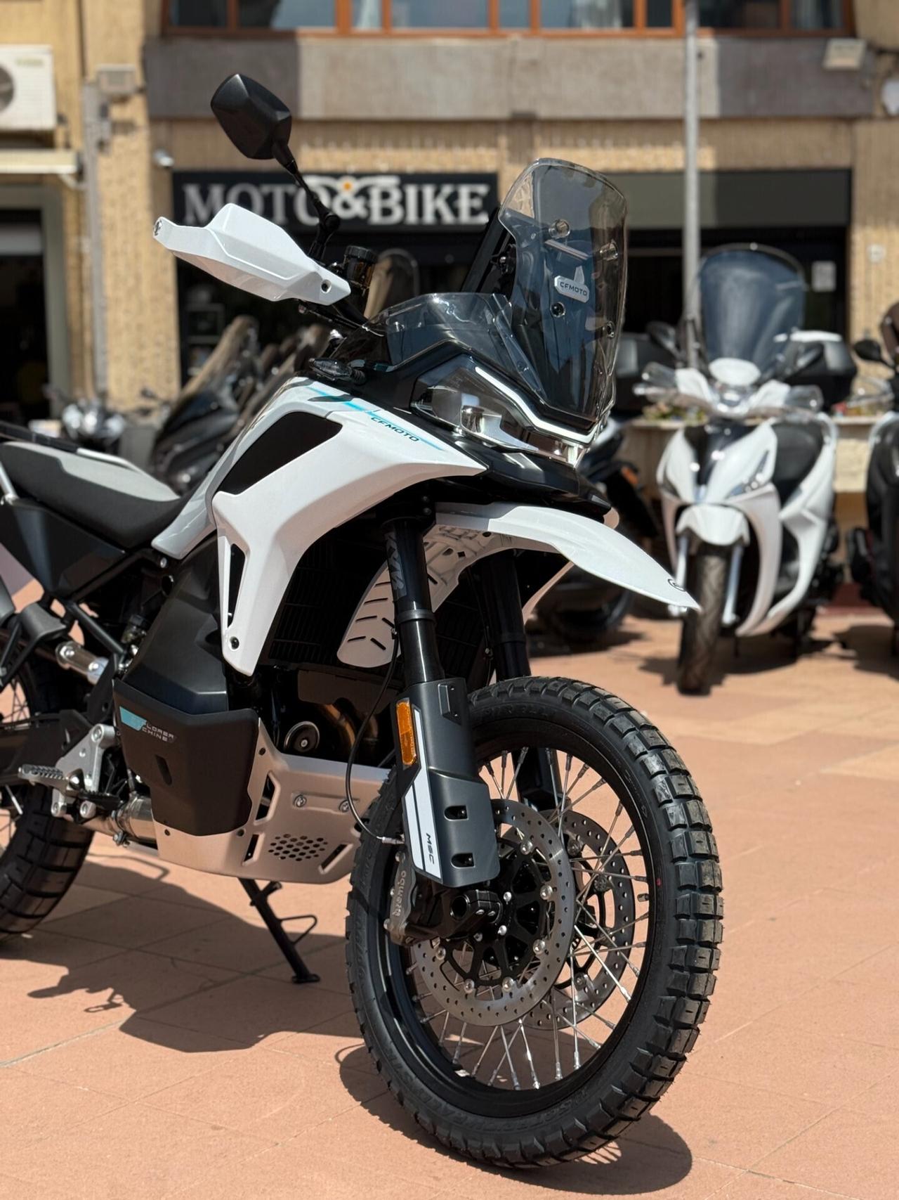 CFMOTO MT-X 1000