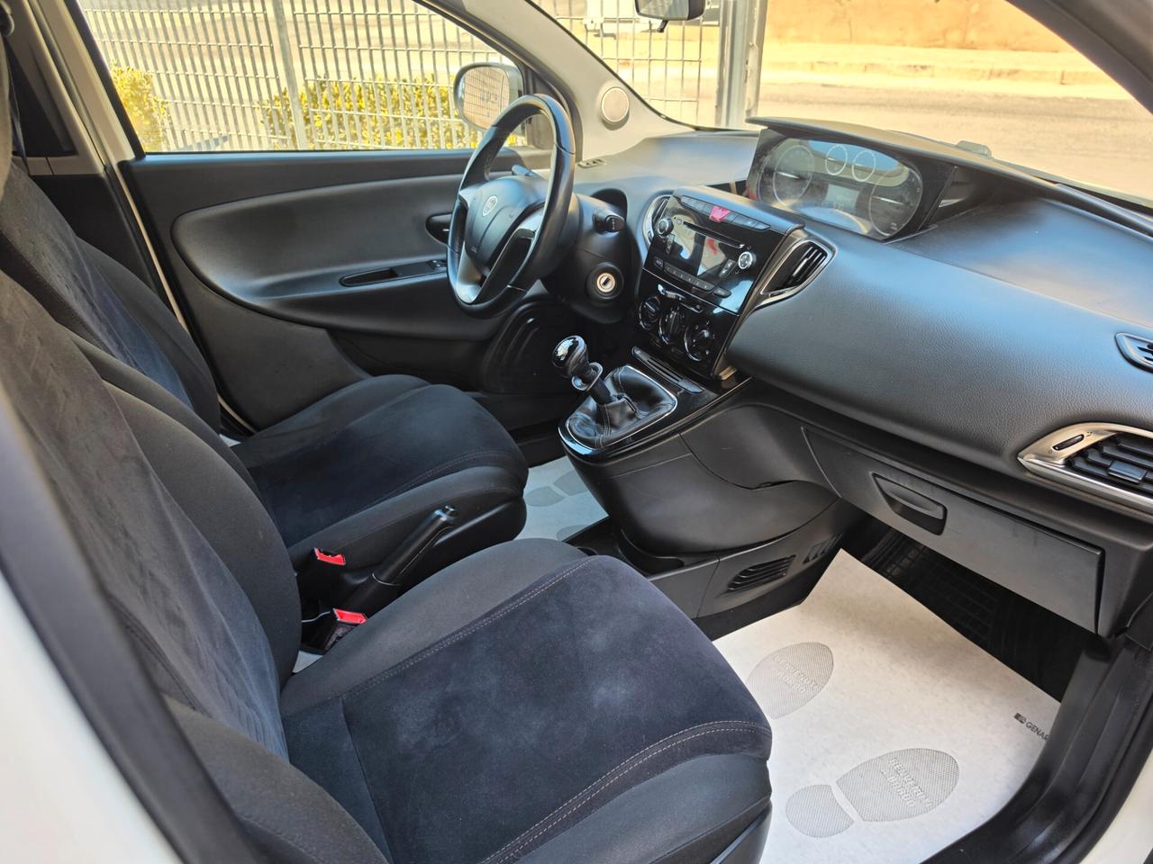 Lancia Ypsilon 1.2 69 CV 5 porte S&S Silver