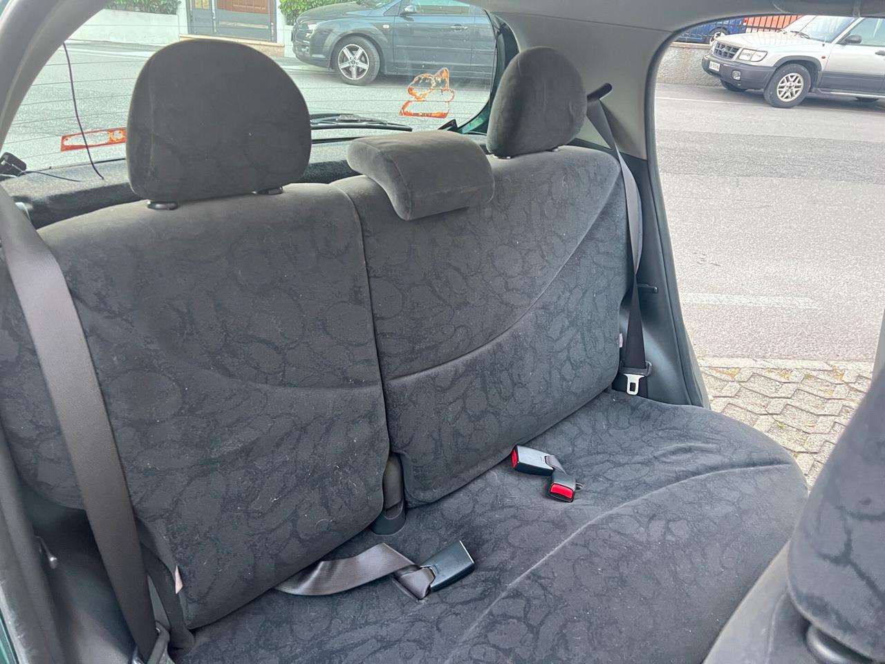 Toyota Yaris 1.0i 16V cat 5 porte Sol