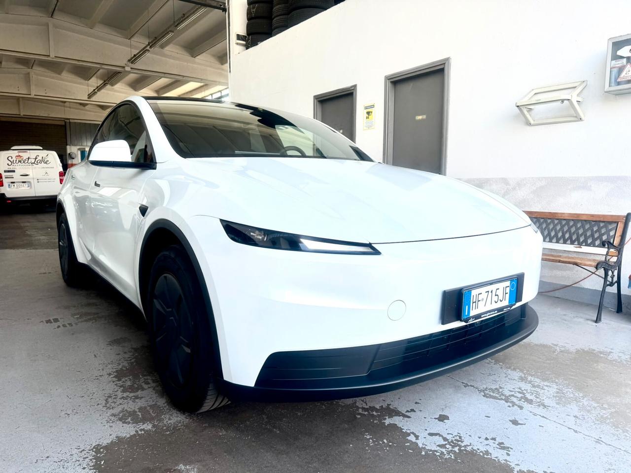 Tesla Model Y RWD Standard