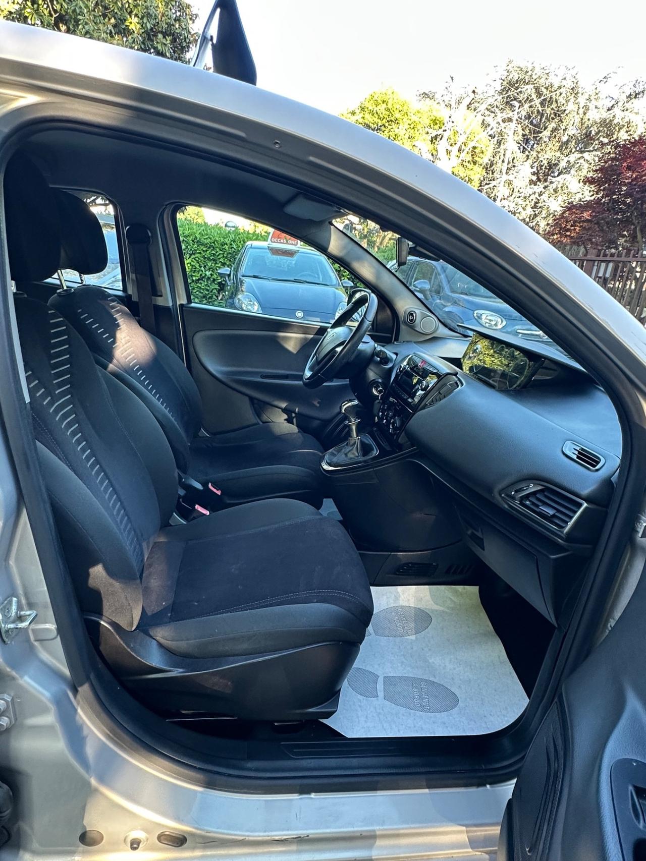 Lancia Ypsilon 1.2 69 CV 5 porte S&S Gold
