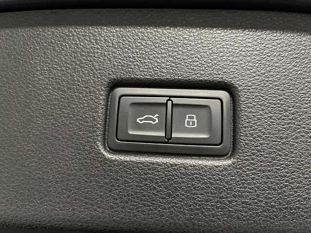 Audi Q5 SPB 55 TFSI e quattro S tronic Identity Black