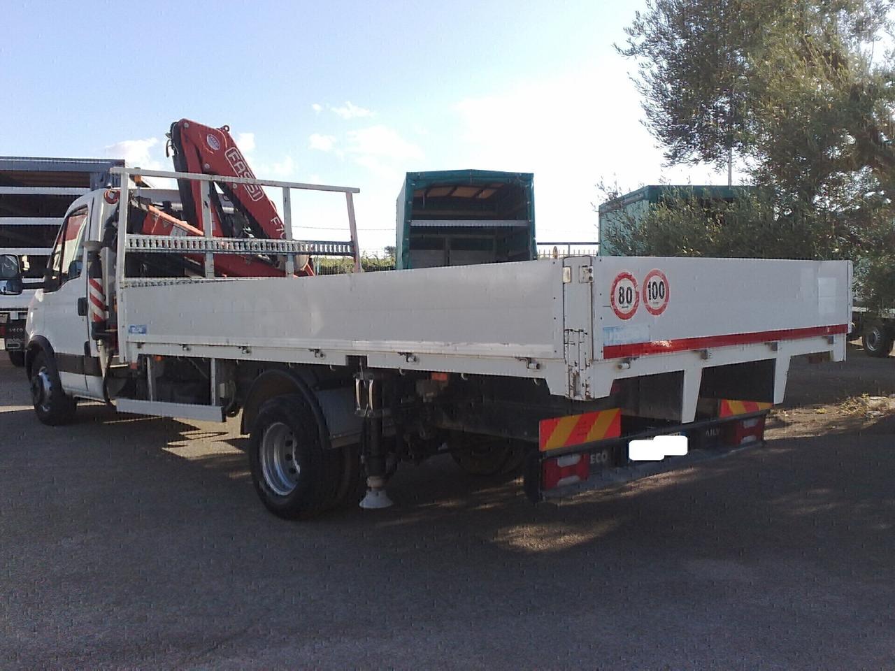 Iveco 65c17 3000cc cassone fisso con grù - 2013