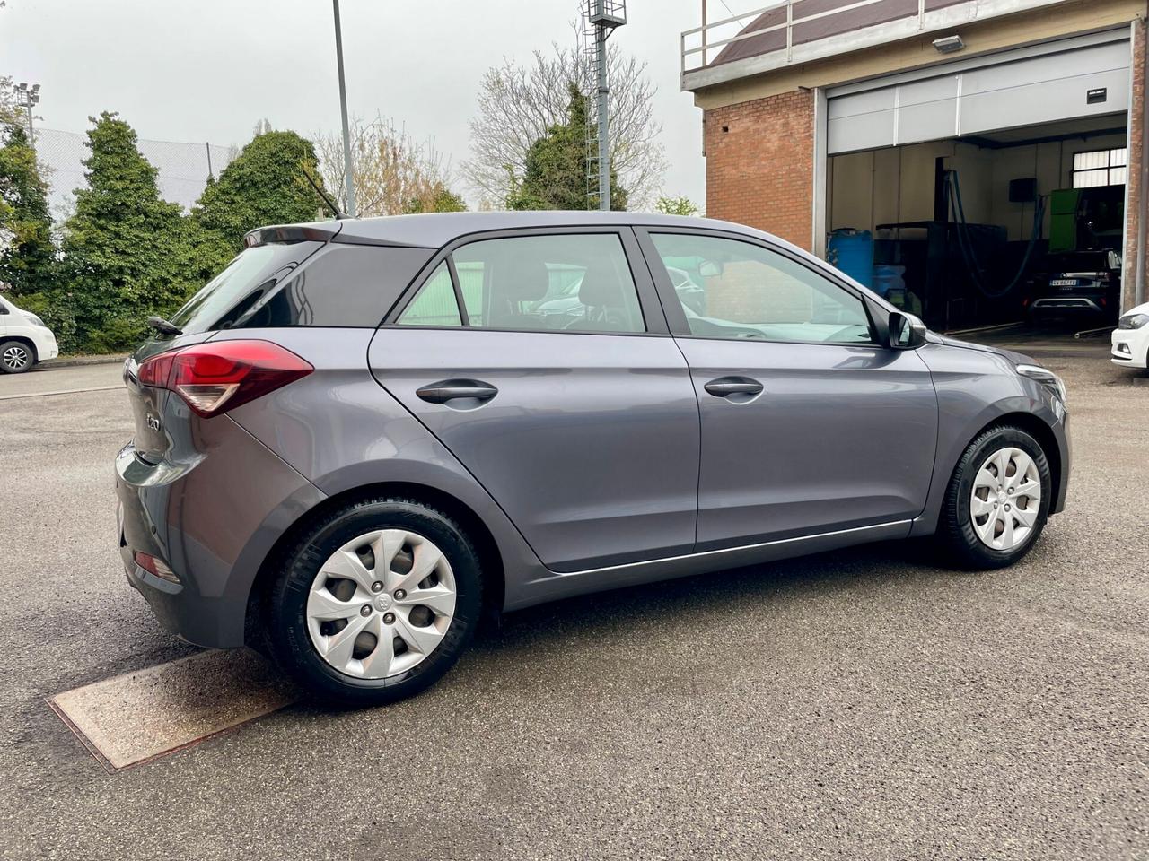 Hyundai i20 BENZINA/GPL - UNICO PROPRIETARIO- TUTTA TAGLIANDATA CON FATTURE