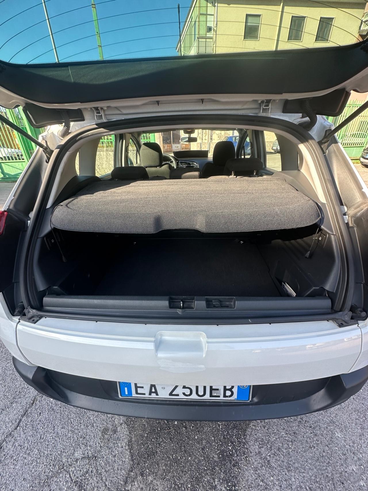 Peugeot 3008 1.6 HDi 110CV cambio robotizzato Business