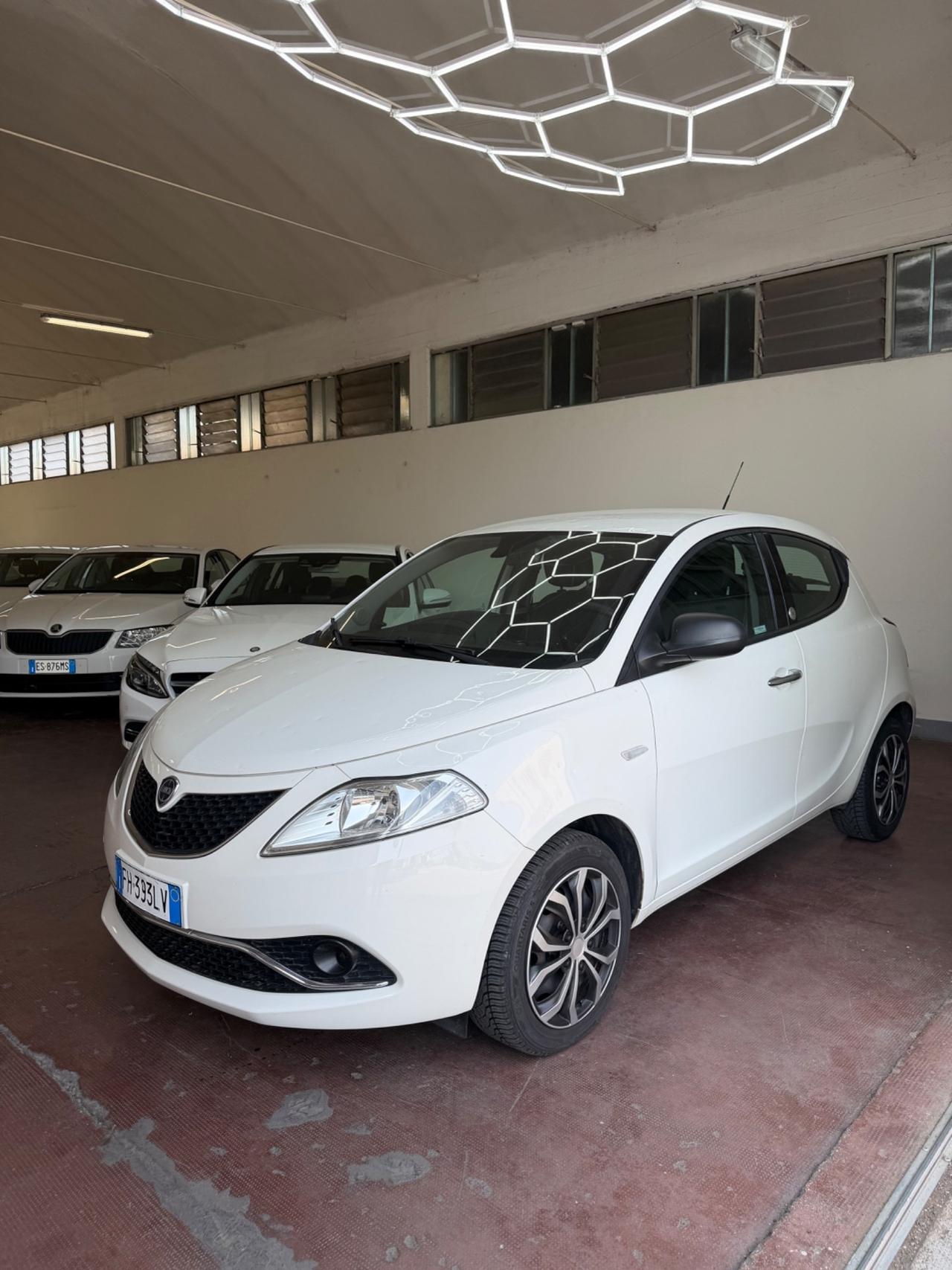 Lancia Ypsilon 1.2 69 CV 5 porte GPL Ecochic Silver