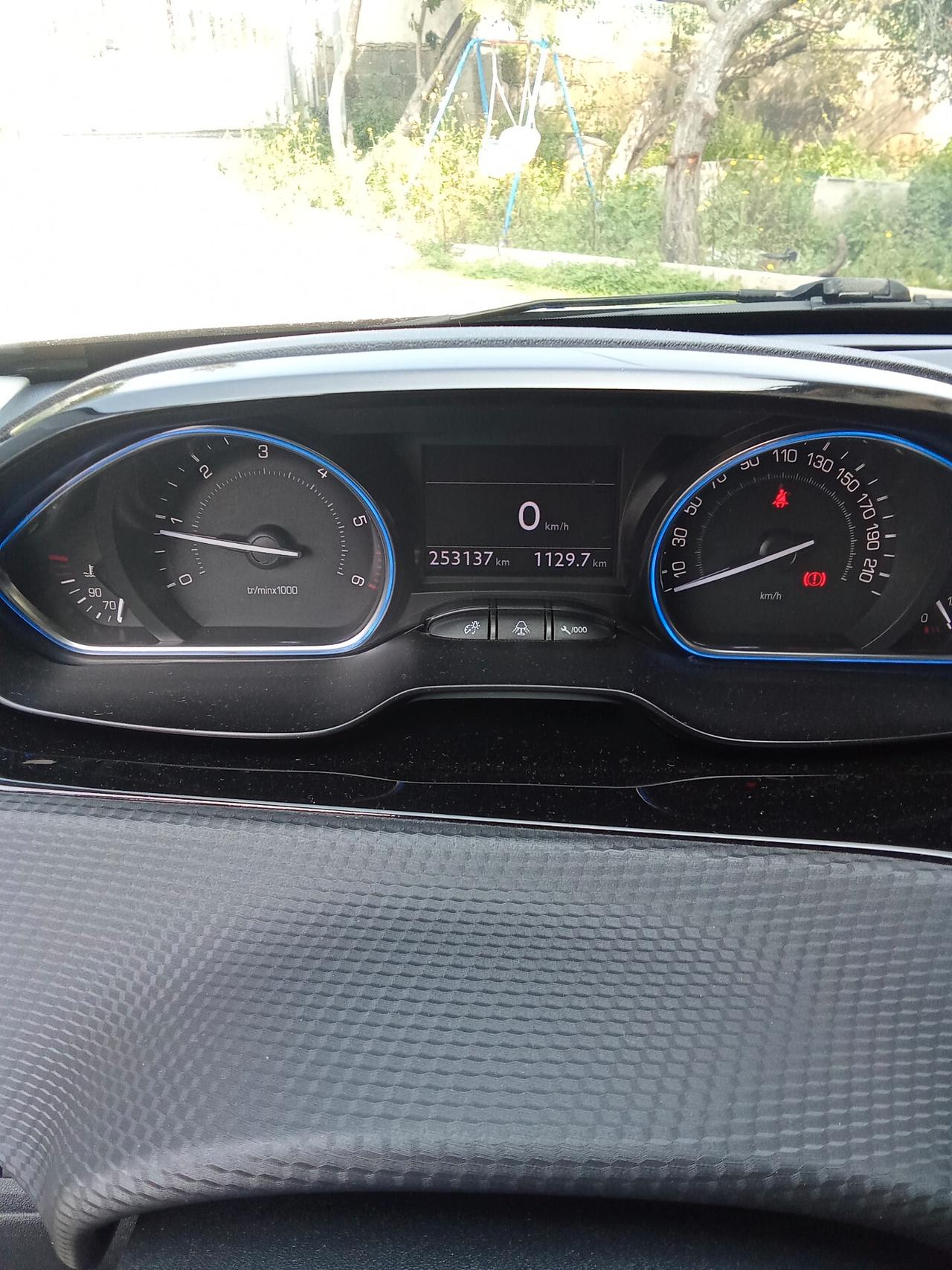 Peugeot 2008 1.6 e-HDi 115 CV Stop&Start Allure