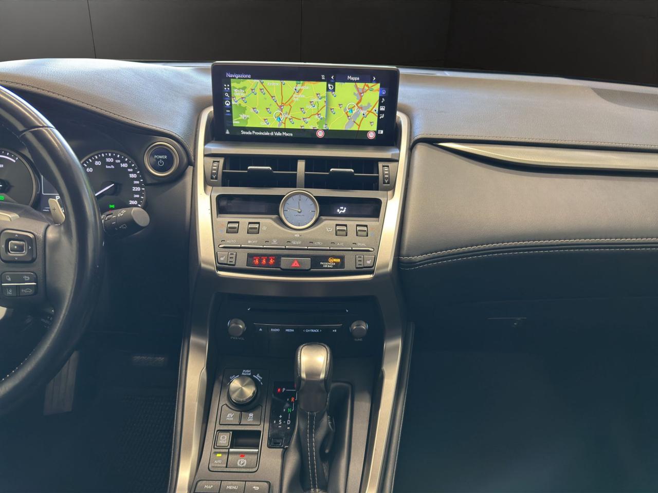 Lexus NX 300h 2.5 Premium 4wd cvt