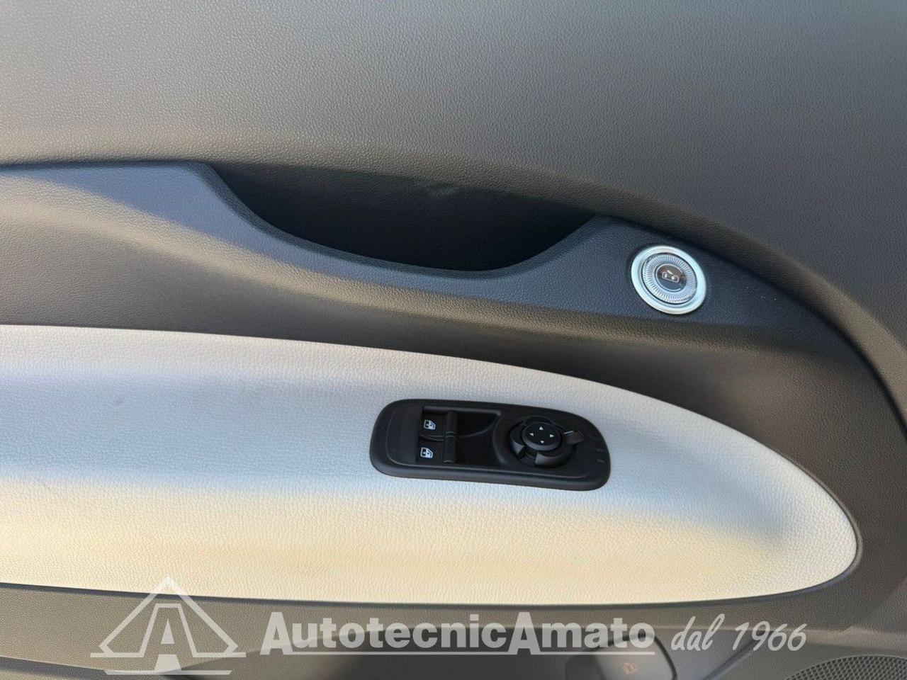 Fiat 500 Berlina Hybrid La Prima