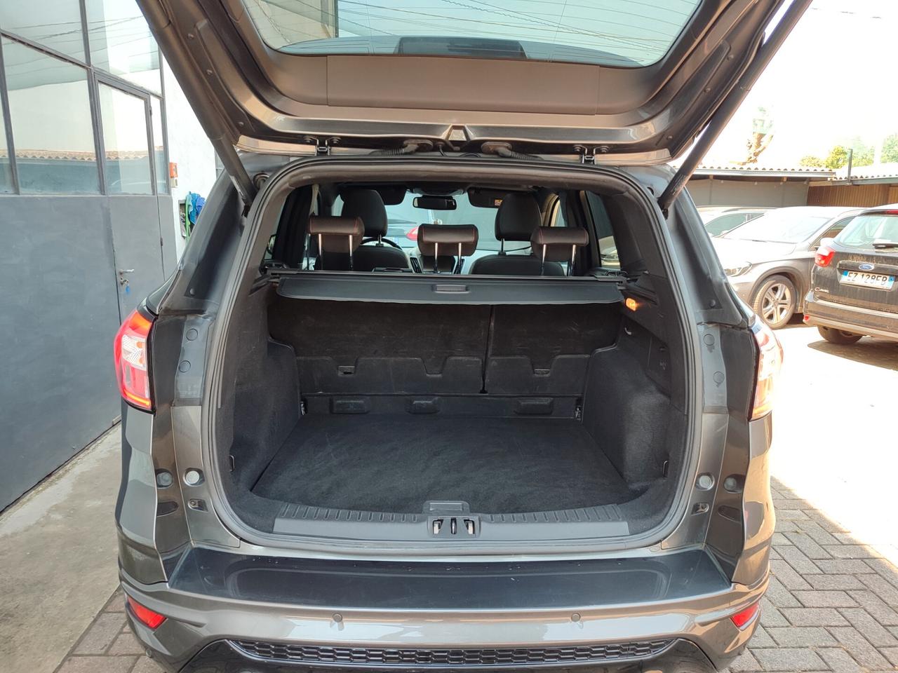 Ford Kuga 1.5 TDCI 120 CV S&S 2WD ST-Line