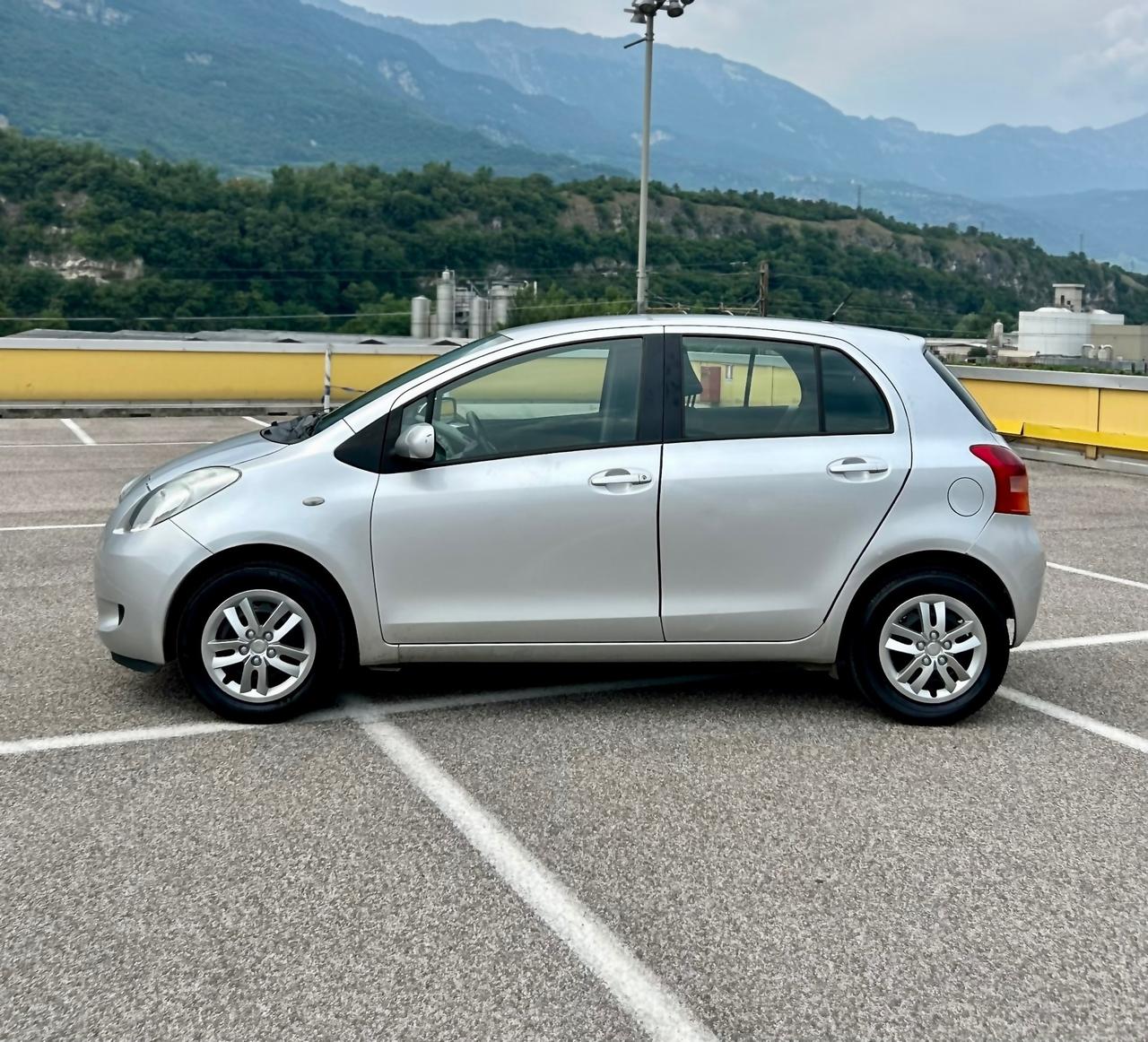 Toyota Yaris 1.3 Benzina 5 porte Neopatentati