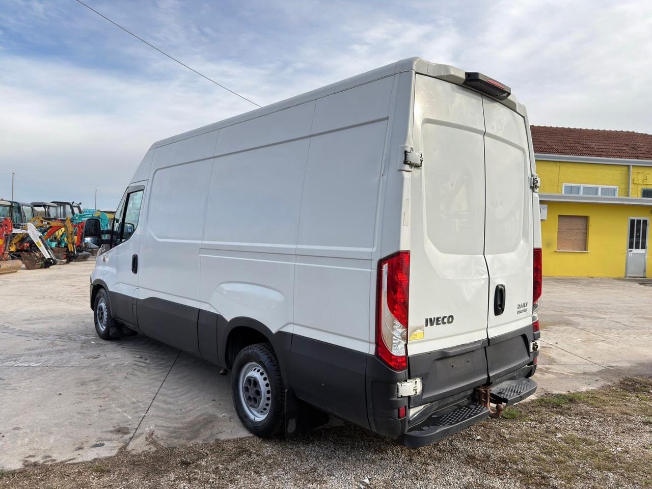 Autocarro IVECO DAILY 35-180 IVA INCLUSA