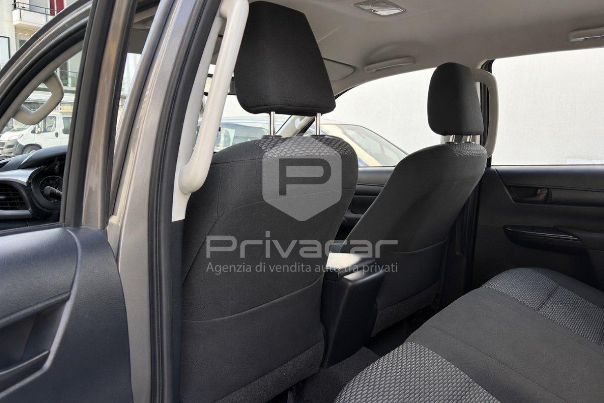TOYOTA Hilux 2.4 D-4D 4WD 4 porte Double Cab Lounge