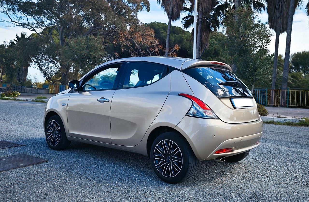Lancia Ypsilon 1.0 FireFly 5 porte S&S Hybrid Ecochic Gold