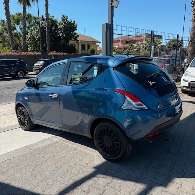 Lancia Ypsilon 1.0 FireFly 5 porte S&S Hybrid Ecochic A. Ferretti