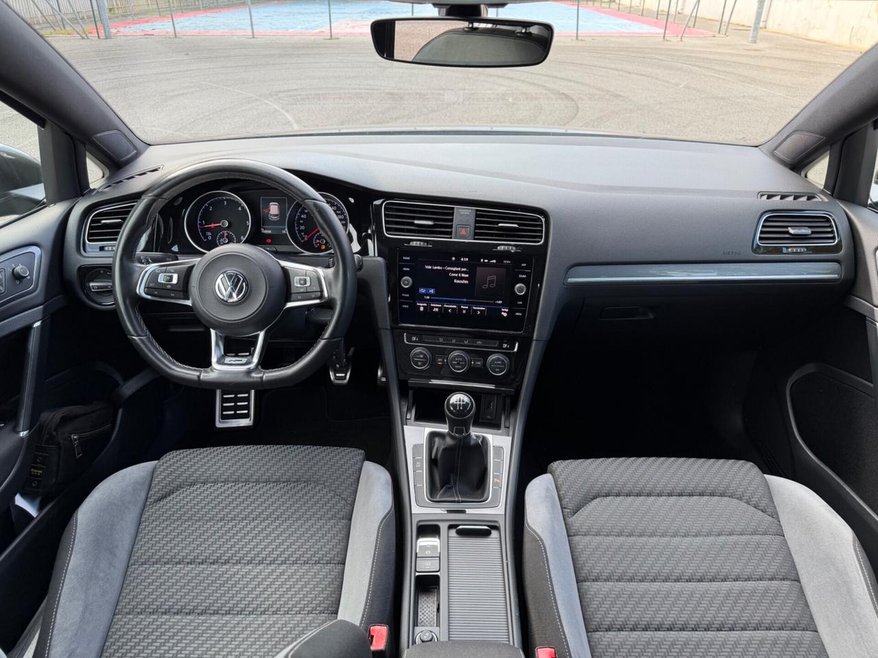 Volkswagen Golf 7.5 1.6 TDI R-Line