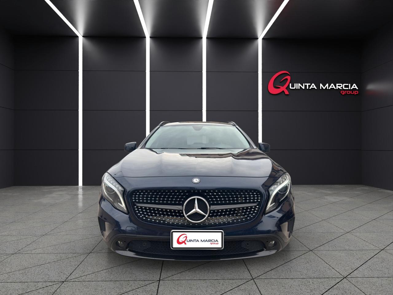 Mercedes-Benz GLA 200d SPORT AUTOMRETROCAMCARPLAY