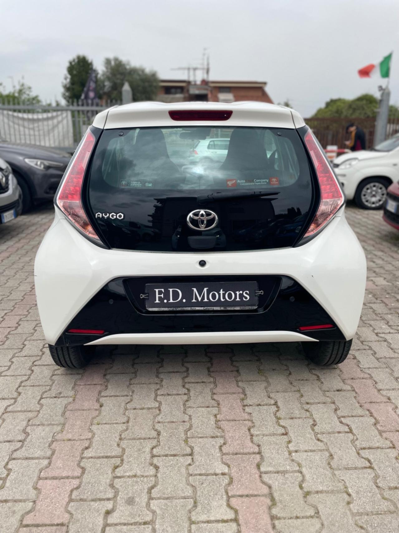 Toyota Aygo 1.0 VVT-i 69 CV 5 porte x-play TSS