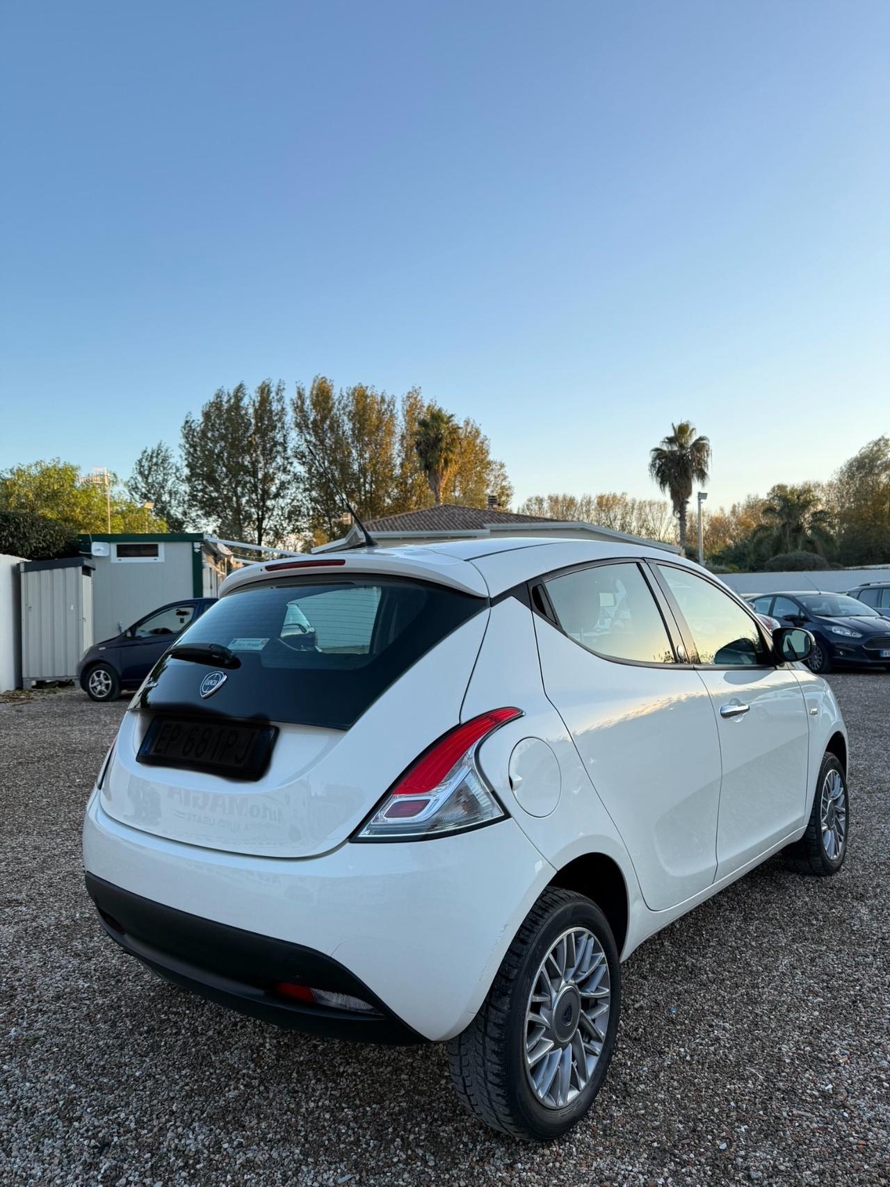 Lancia Ypsilon 0.9 TwinAir 85 CV 5 porte Metano Ecochic Gold