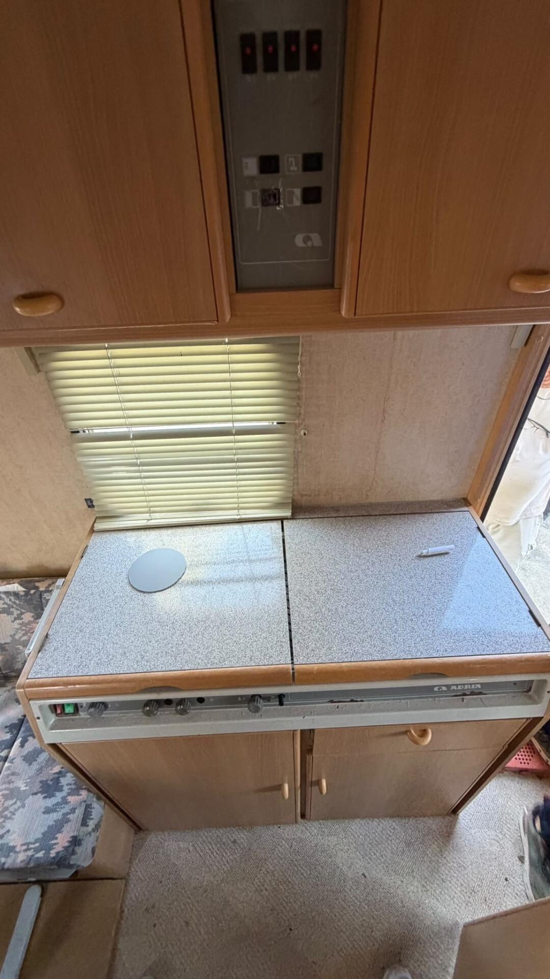 Adria 4052