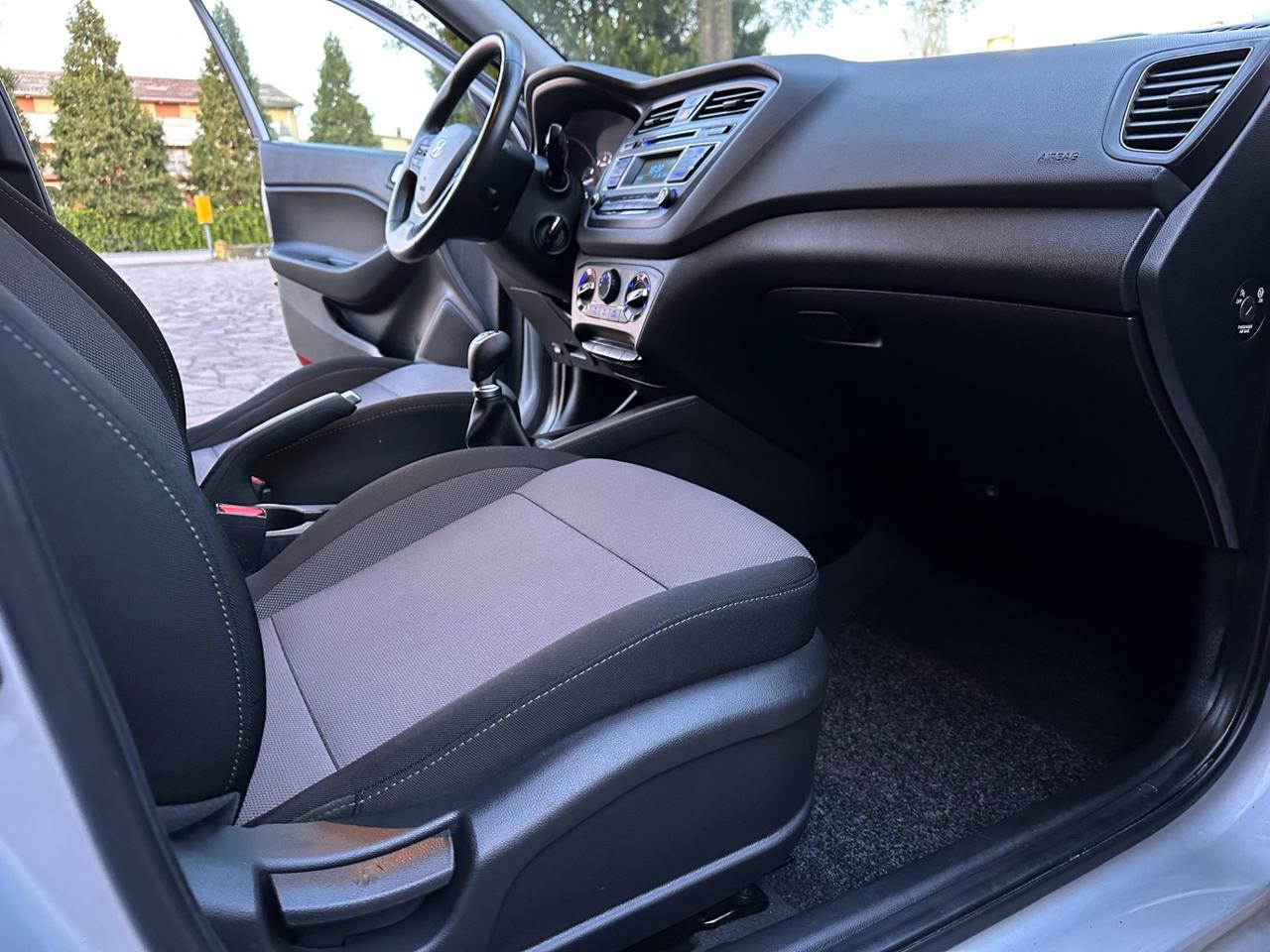 Hyundai i20 1.2 5 porte Econext Blackline